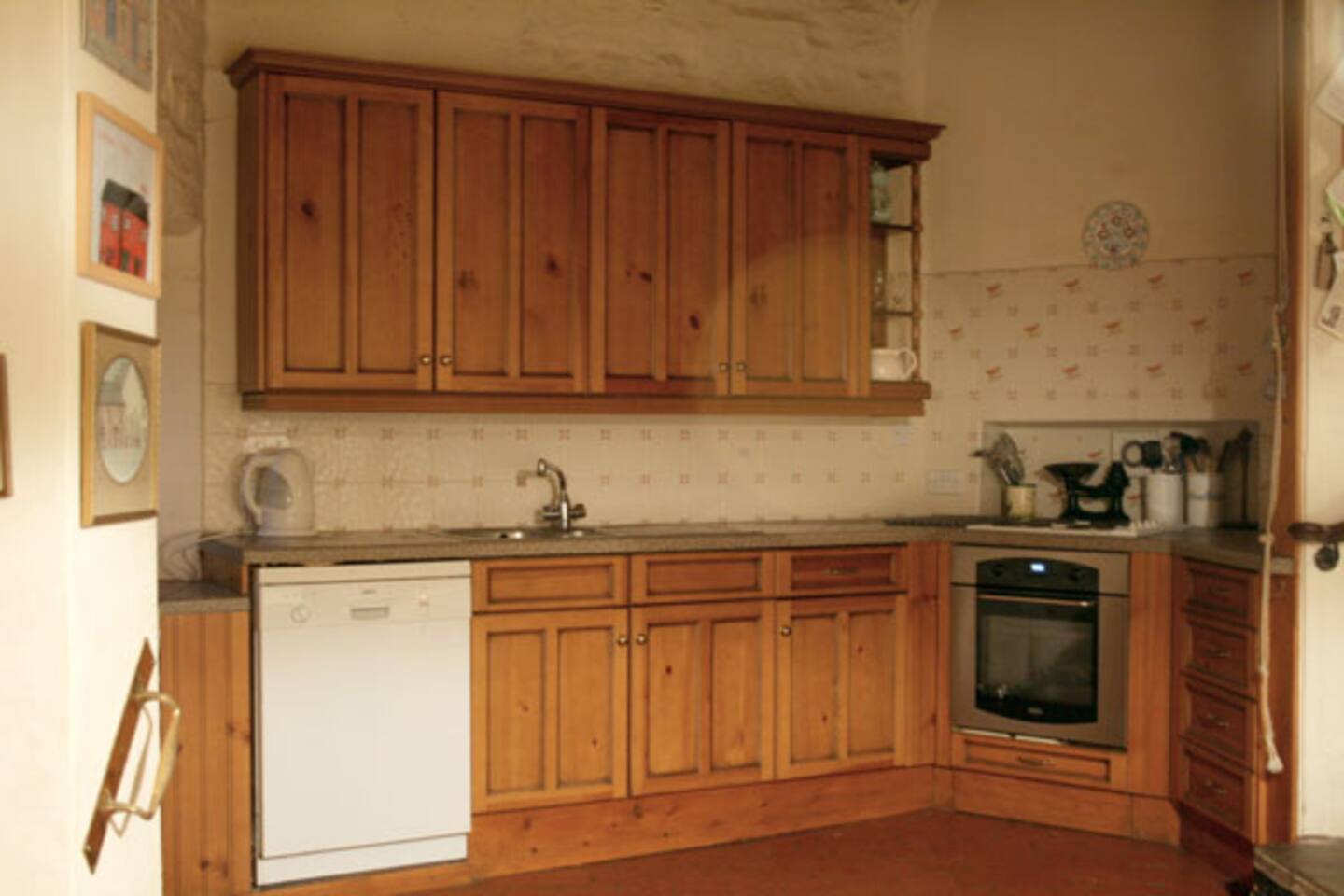 Well-equipped kitchen with pine units